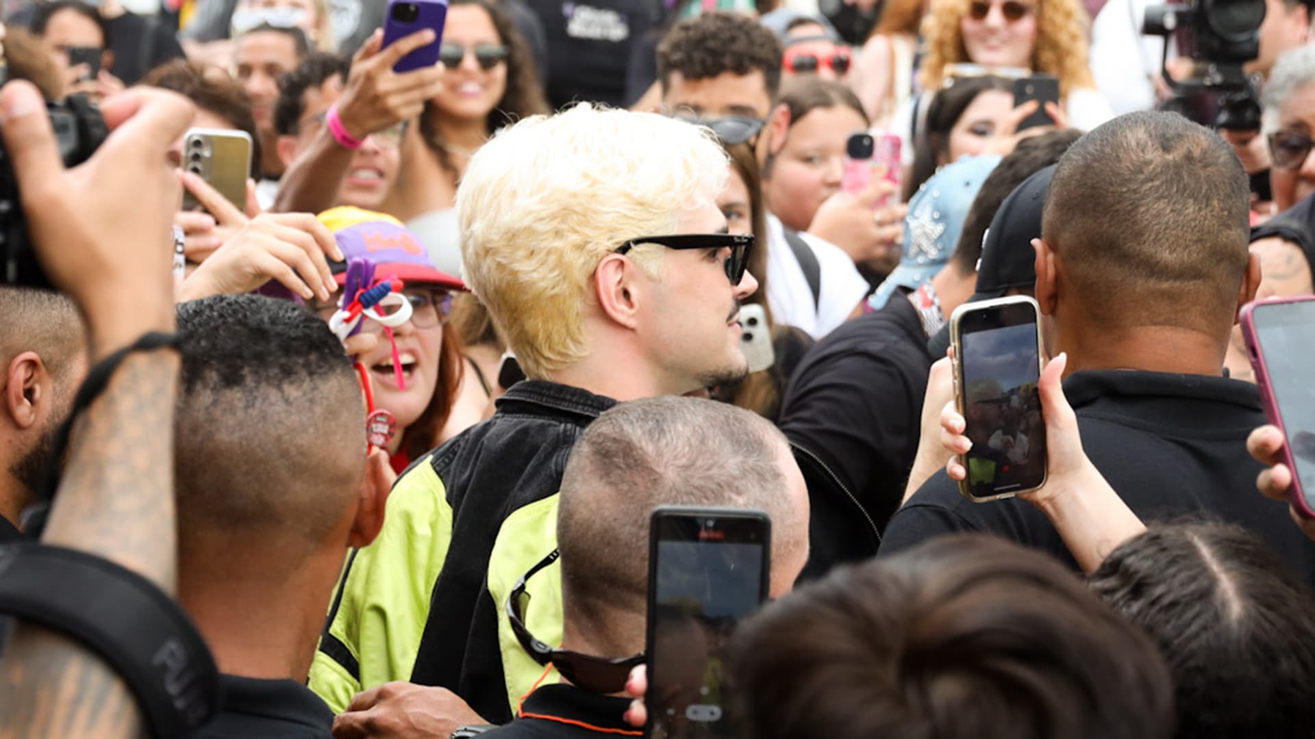 Jão causa tumulto com sua chegada no Lollapalooza 2025