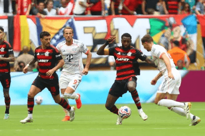 Flamengo comete erros com a bola, é castigado pelo Bayern e cai no Mundial