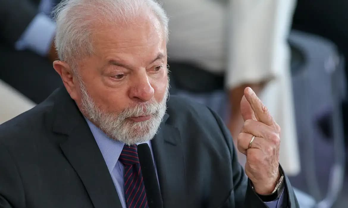 Desaprovação ao governo Lula cresce e chega a 56%, maior nível do mandato