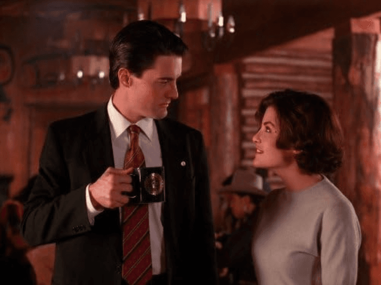 “Twin Peaks” completa 35 anos: série está em streaming gratuito; veja qual