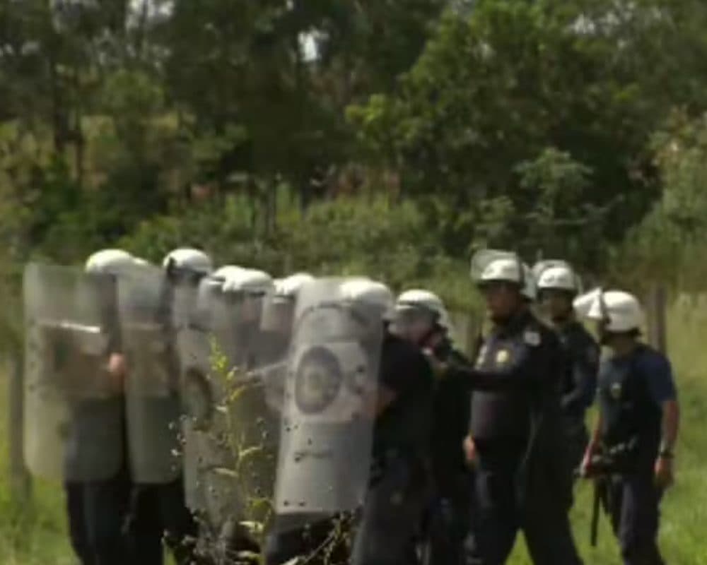 VÍDEO: Grupo de Choque expulsa MST de fazenda em Campinas